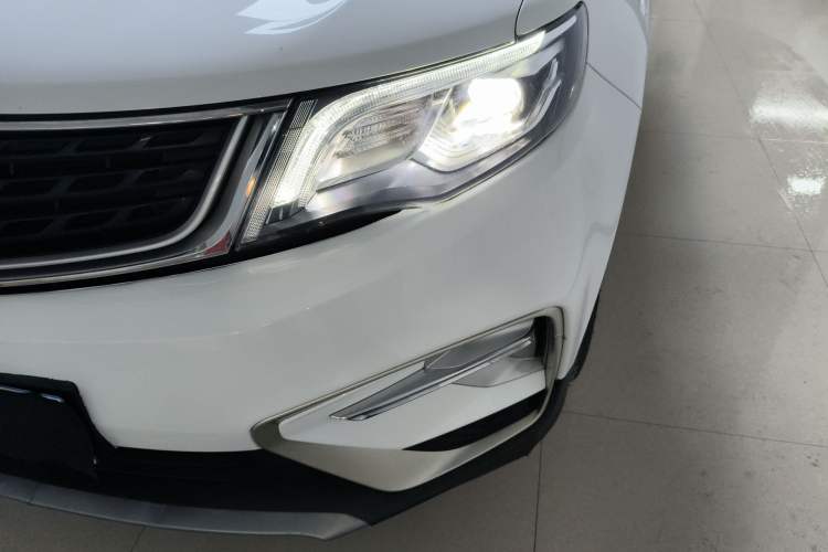 Used Geely Auto Emgrand X7 Sport 2021 Million Edition 1.8TD DCT Two-Wheel Drive Luxury Model Left Front Headlight