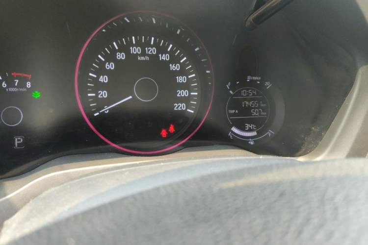 Used Honda Vezel 2015 1.5L CVT two-wheel drive Comfort trim Odometer Close Up