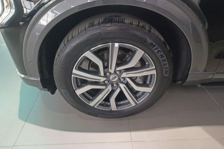 Used Ford Explorer 2023 EcoBoost 285 Four-Wheel Drive Titanium Edition 6 Seats