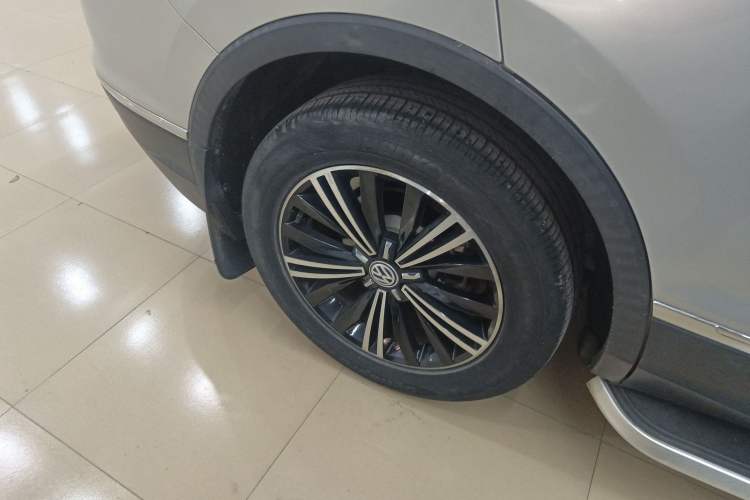 Used Volkswagen Tiguan L 2019 330TSI Automatic Two-Wheel Drive Panoramic Comfort Edition China VI Standard Right Rear Wheel Hub