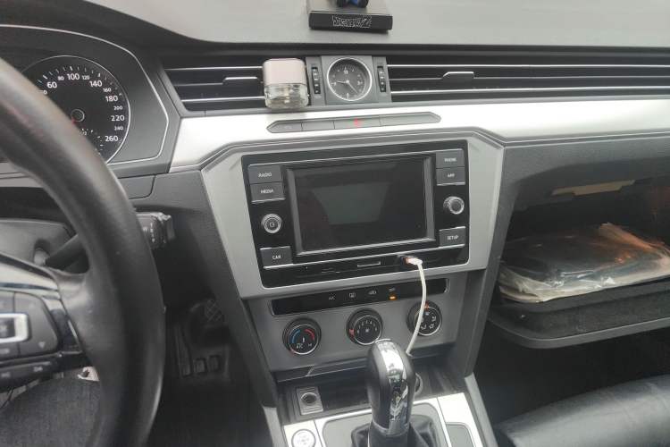 Used Volkswagen Magotan 2018 280TSI DSG Comfort Model Audio And AC Panel