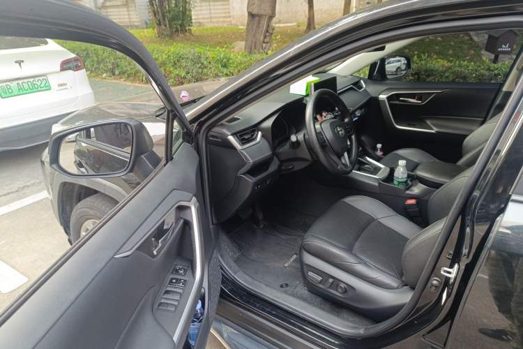 Used Toyota Wildlander 2020 2.0L CVT Two-Wheel Drive Luxury Edition Driver Seat