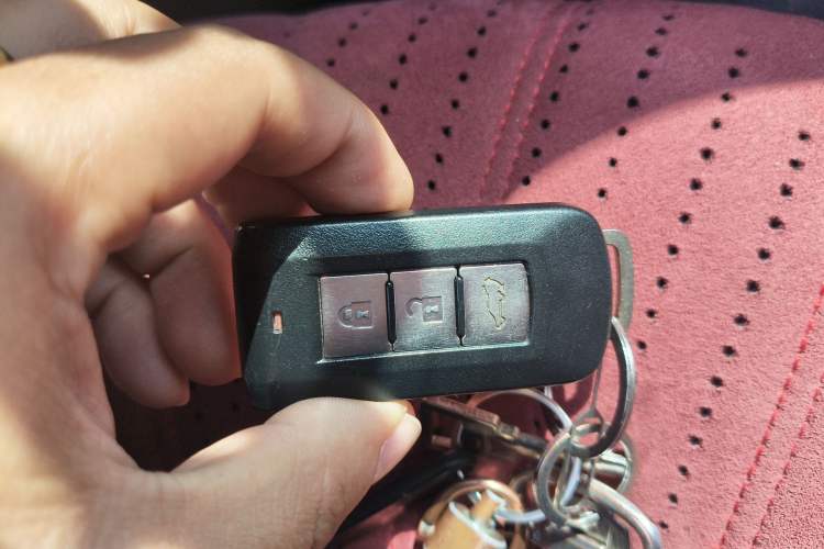 Used Mitsubishi Outlander 2014 2.4L 4x4 Deluxe Value Edition 5 Seats Vehicle Key