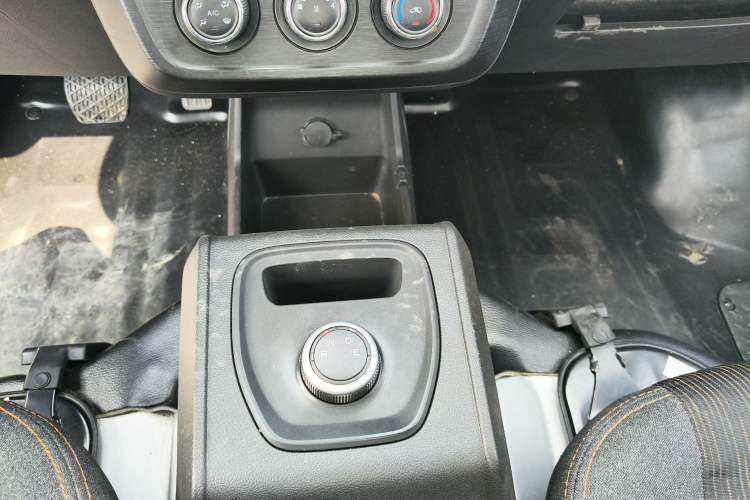 Used Karry Xiaoxiang X7 2024 AVIC Battery (3815 Cargo Box) Side-Panel Truck – Deluxe Model Gear Lever
