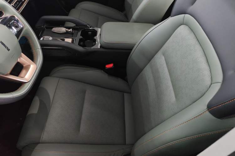 Used iCAR 03 2024 472km Four-Wheel Drive Long-Range Version Left Front Seat