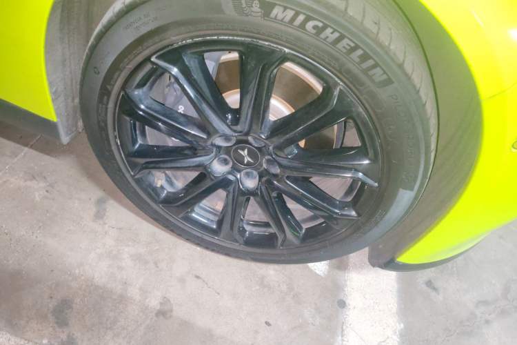 Used XPeng P7 2021 562E Pengyi Performance Edition Right Front Wheel Hub