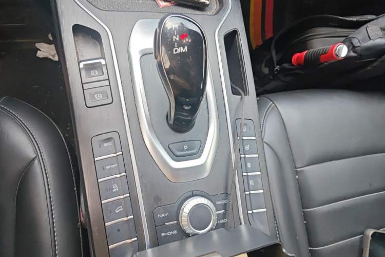 Used Wey VV5 2021 1.5T Two-Wheel Drive Color Pioneer
