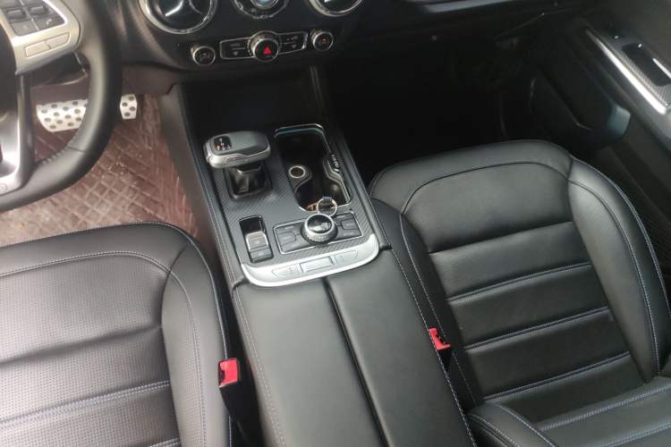 Used BAIC Off-Road BJ40 2023 2.0D Automatic Four-Wheel Drive Blade Hero Edition Adventurer Type Gear Lever