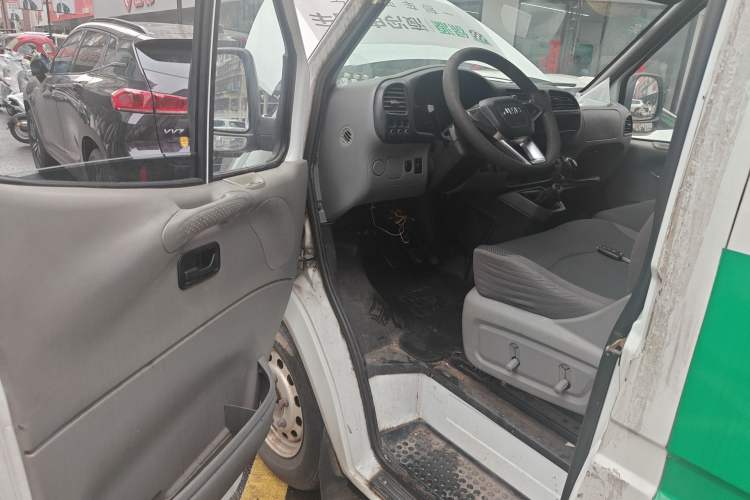 Used JMC Transit 2017 2.8T Commercial Version Short Wheelbase Mid-Roof 6/7/8-Seater JX493