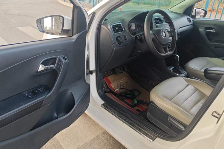 Used Volkswagen Polo 2014 1.6L Automatic Comfort Edition Driver Seat