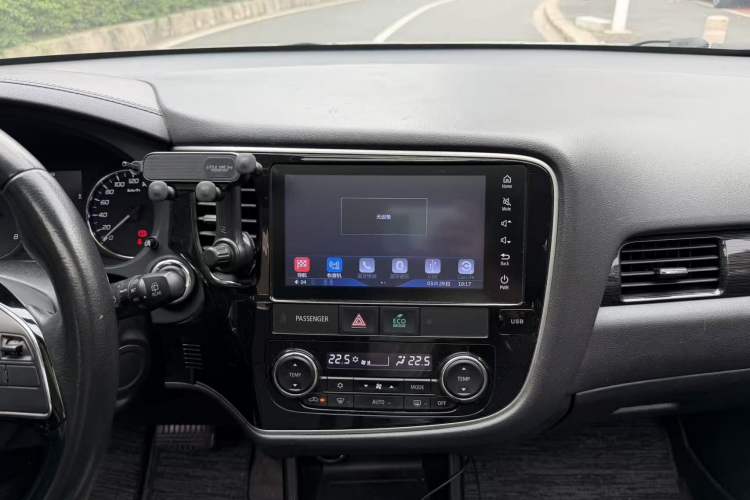 Used Mitsubishi Outlander 2016 2.4L 4x4 Luxury Edition 7-Seater
