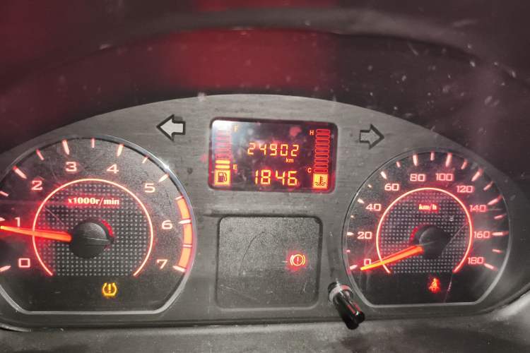 Used Wuling Rongguang S 2021 1.2L Base Model 7-Seater LSI Odometer Close Up