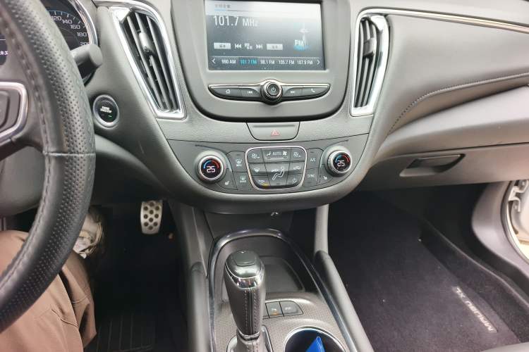 Used Chevrolet Malibu XL 2017 1.5T Automatic Ruichi Edition Audio And AC Panel