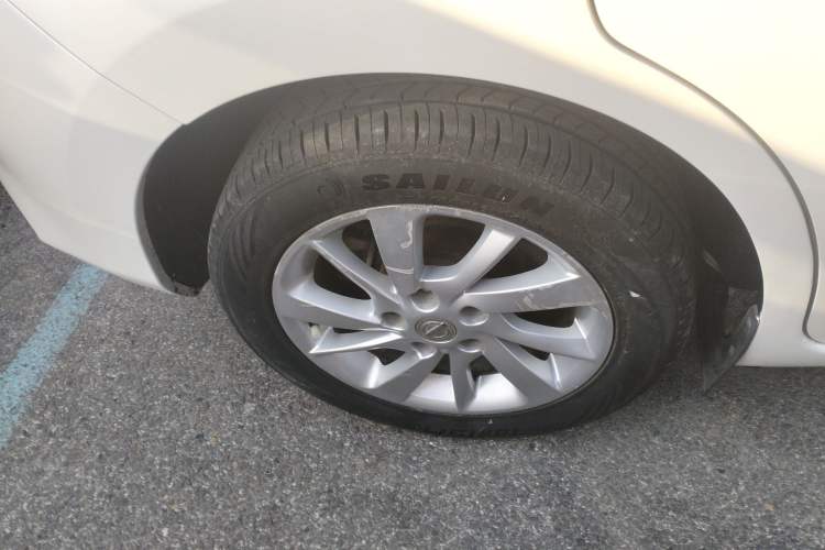 Used Nissan Tiida 2016 1.6L CVT Cool Dynamic Edition Exterior 5