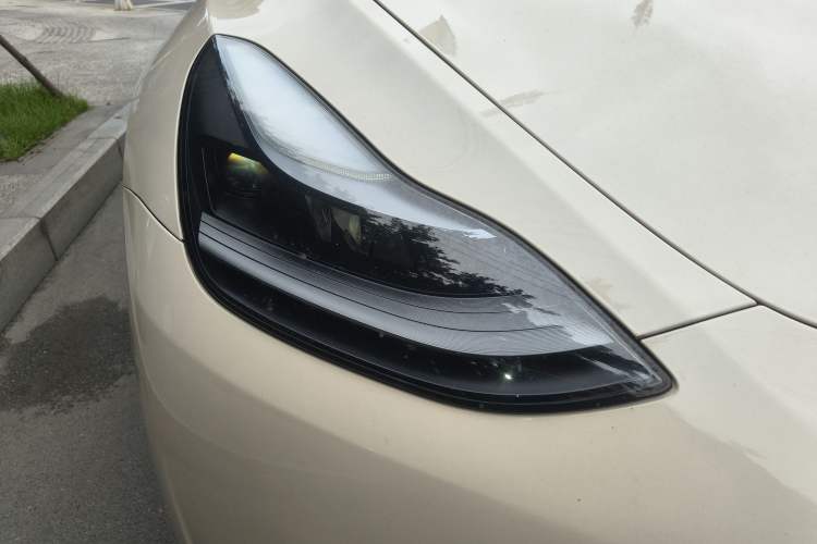 Used Tesla Model Y 2021 Standard Range Rear-Wheel Drive Version Right Front Headlight