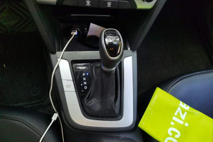 Used Hyundai Elantra (6th Generation / Lingdong) 2016 1.6L Automatic ZhiXuan – Elite Version Gear Lever