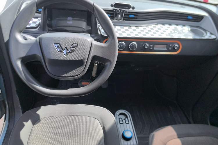 Used Wuling Hongguang MINIEV 2020 Zizai Version Lithium-NMC Center Console