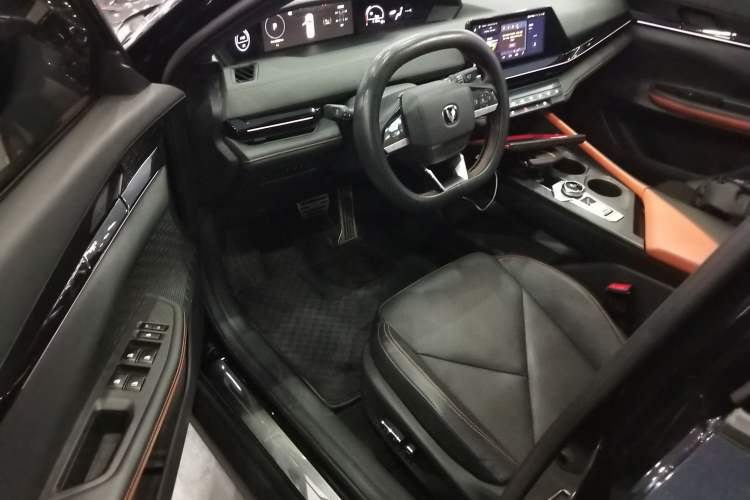 Used Changan UNI-V iDD 2023 ZhiDian iDD 1.5T 113km ZhiKu Model