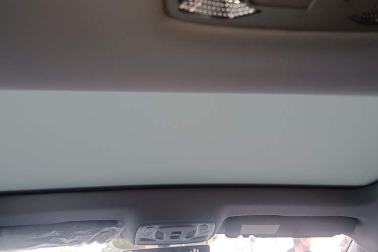 Used Roewe i6 MAX New Energy 2022 EV 600 Grand Touring Edition with Skyroof
