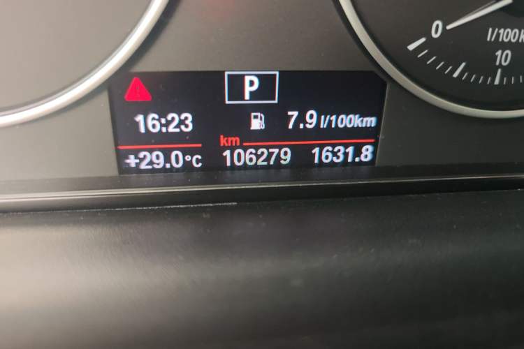 Used BMW 3 Series 2017 320Li Luxury Design Package Odometer Close Up