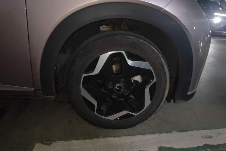 Used BYD Dolphin 2021 405 km Fashion Edition Right Front Wheel Hub