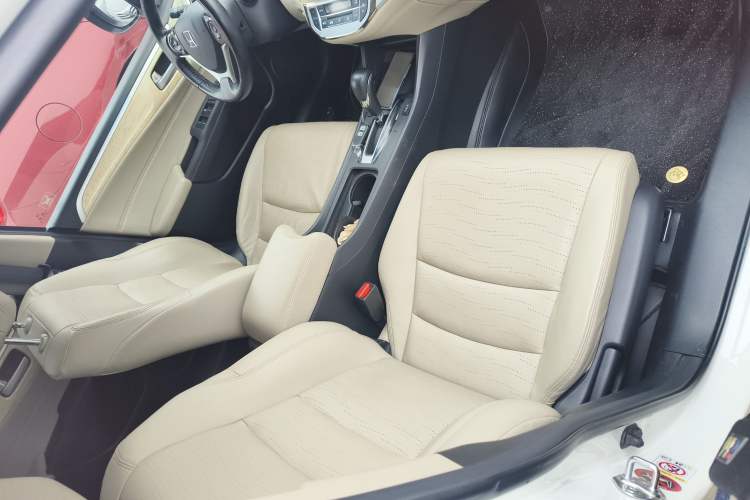 Used Honda Jade 2013 1.8L CVT Luxury Edition 5 seats Right Front Seat