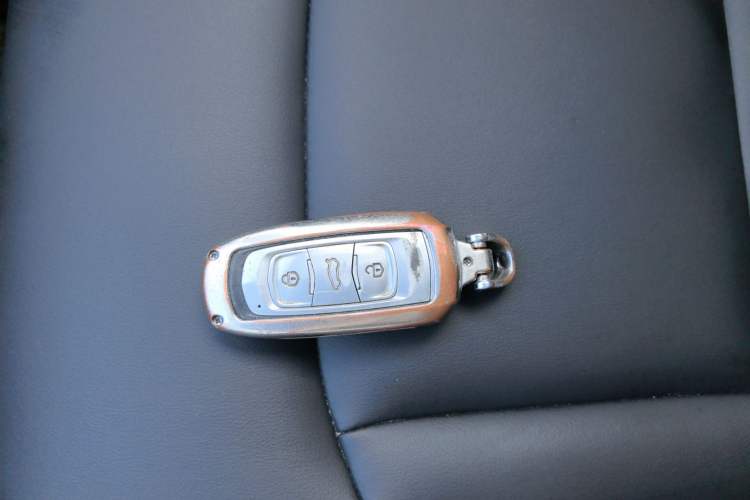 Used Geely Auto Emgrand X7 Sport 2016 2.0L Manual Smart Connect Version
