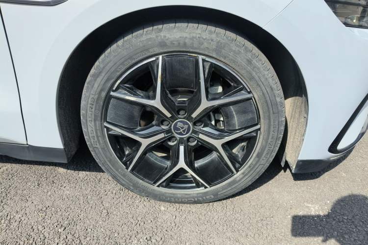 Used BYD Han 2024 EV Glory Edition 605KM Front-Wheel-Drive Premium Model Right Front Wheel Hub