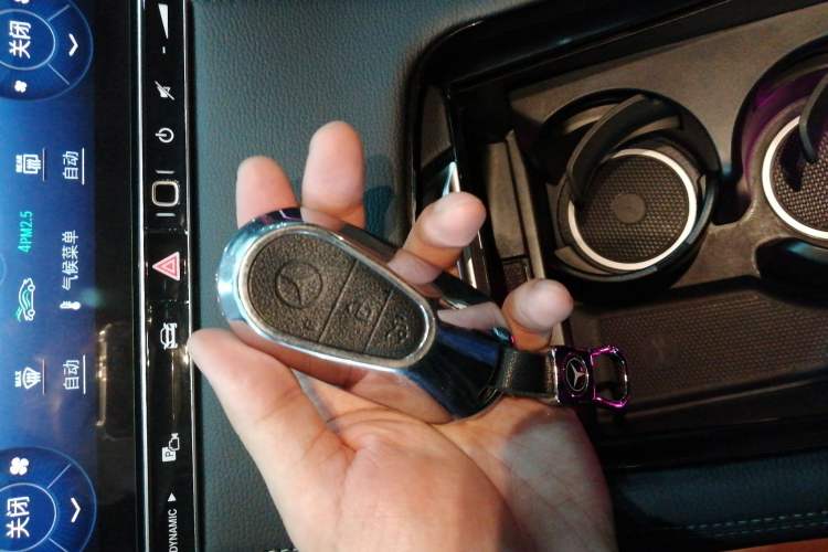 Used Mercedes-Benz GLC 2023 Facelift GLC 260 L 4MATIC Dynamic Version 5 Seats Vehicle Key