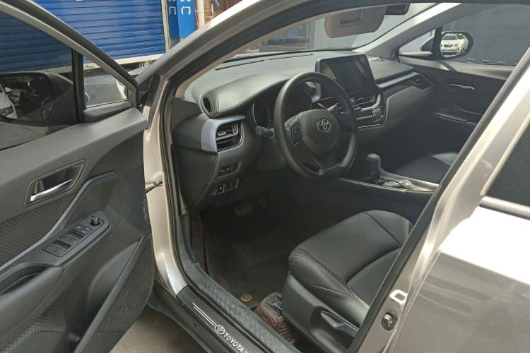 Used Toyota IZOA 2021 2.0L Enjoy Edition Driver Seat