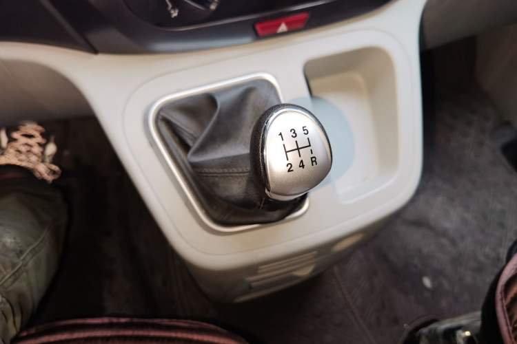 Used JAC Refine M3 2019 1.8L 5-Seater Express Edition Gear Lever