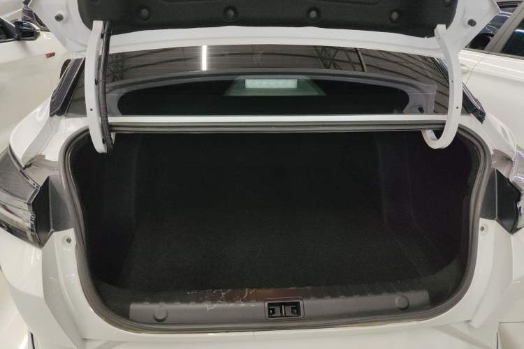 Used Dongfeng Aeolus Yixuan 2023 Mach Edition 1.5L Automatic Chasing Wind Version Trunk