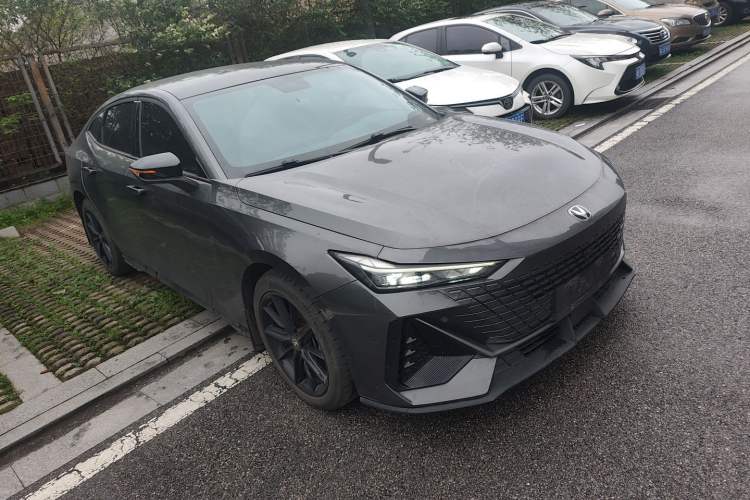 Used CHANGAN UNI-V 2022 1.5T Prestige Version Front Right 45 Deg