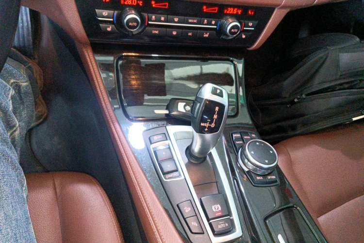 Used BMW 5 Series 2014 528Li xDrive Premium Edition Gear Lever