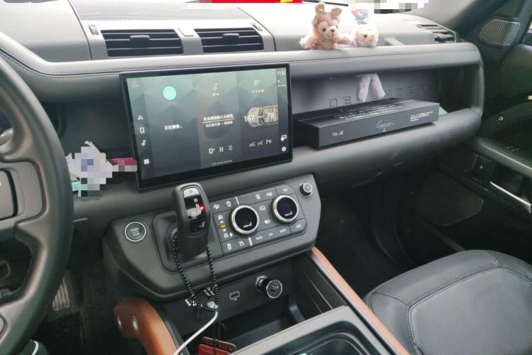 Used Land Rover Defender 2024 110 3.0T P400 X-DYNAMIC HSE Audio And AC Panel