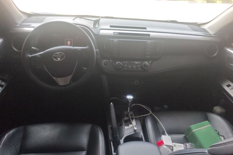 Used Toyota RAV4 2016 2.0L CVT Two-Wheel Drive Smart Edition China V Standard Center Console