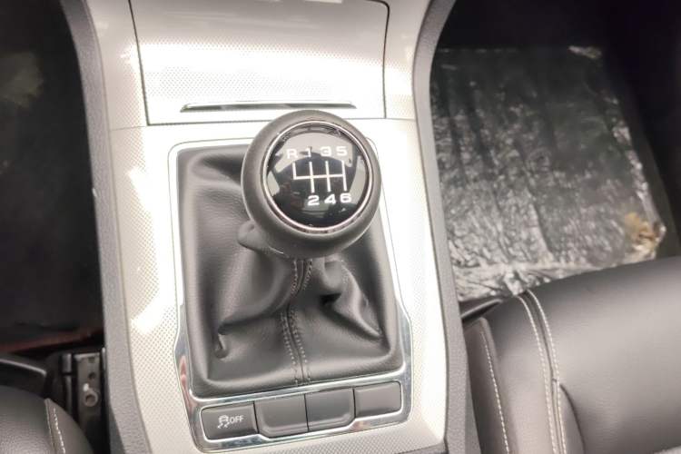 Used Roewe RX5 2018 20T Two-Wheel Drive Manual Flagship Edition
