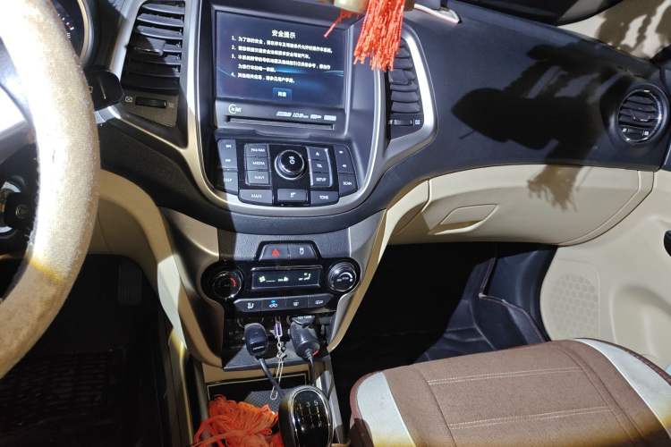 Used CHANGAN Eado 2015 1.6L Manual Luxury Model China IV Standard