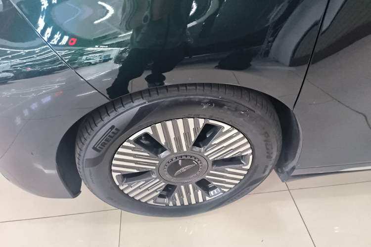 Used Geely Galaxy LEVC L380 2024 140-Degree 6-Seater All-Wheel-Drive Ultra