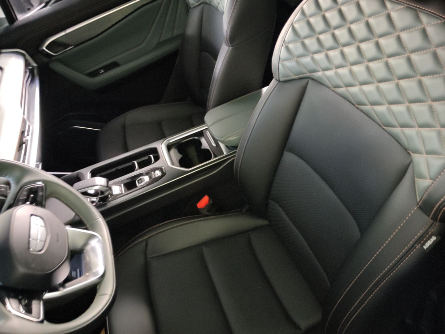 Geely Auto Haoyue L 2023 2.0T DCT Prestige Edition — снимка 17