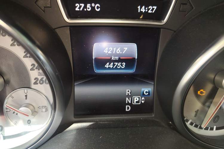 Used Mercedes-Benz GLA 2016 GLA 200 Fashion Model Odometer Close Up