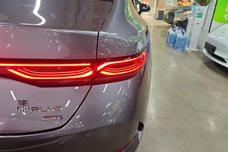Used BYD Qin PLUS 2025 DM-i Smart Drive 55KM Beyond Model Right Rear Taillight