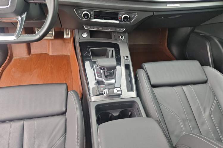 Used Audi Q5L 2023 40T Luxury Dynamic Model Gear Lever