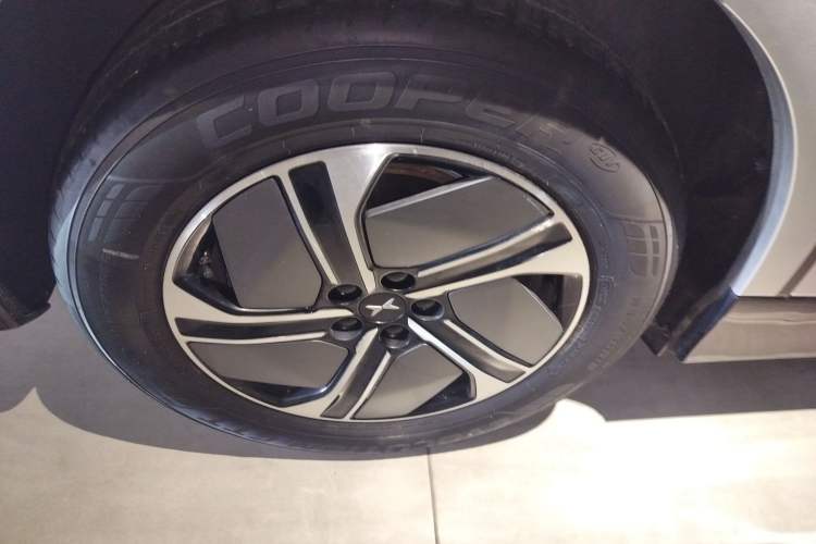 Used XPeng G6 2023 580 Long-Range Max Right Rear Wheel Hub