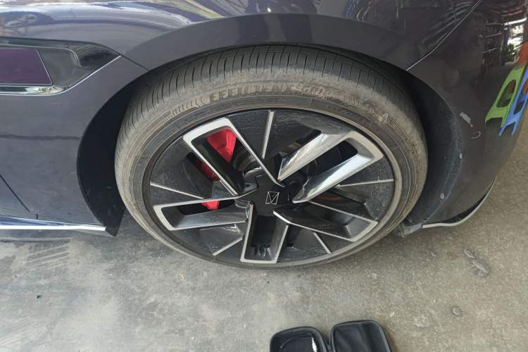 Used Avatr 12 2023 650 Three-Laser Four-Wheel Drive Performance Edition Right Front Wheel Hub