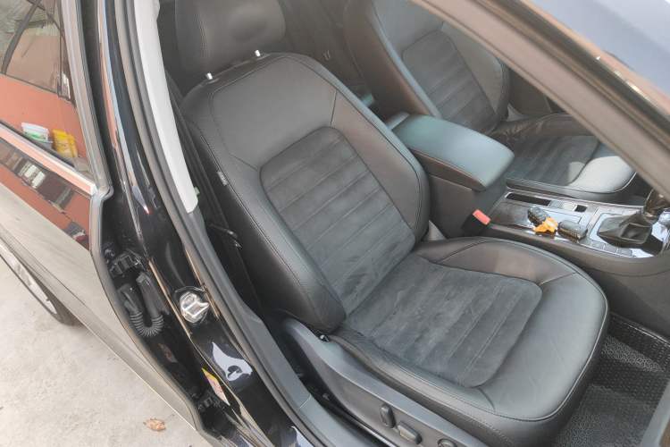 Used Volkswagen Passat 2015 1.8TSI DSG Ultimate Edition Right Front Seat