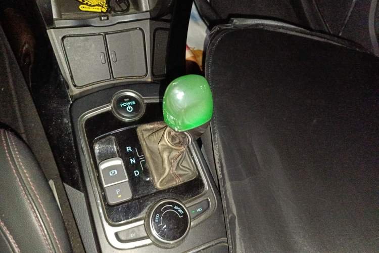 Used BYD Qin New Energy 2015 1.5T Dual-Crown Flagship Plus Edition Gear Lever