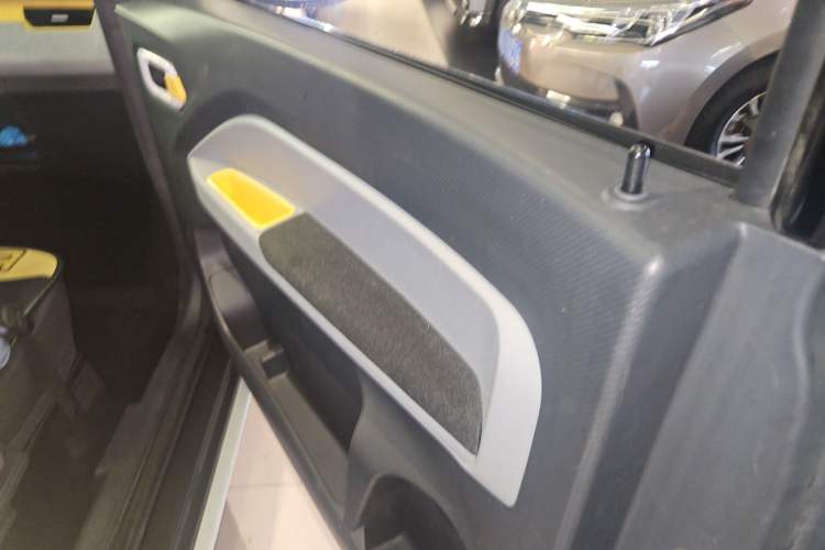 Used Chery New Energy QQ Ice Cream 2022 170km Sundae Phosphate Lithium-Ion Right Rear Door Interior