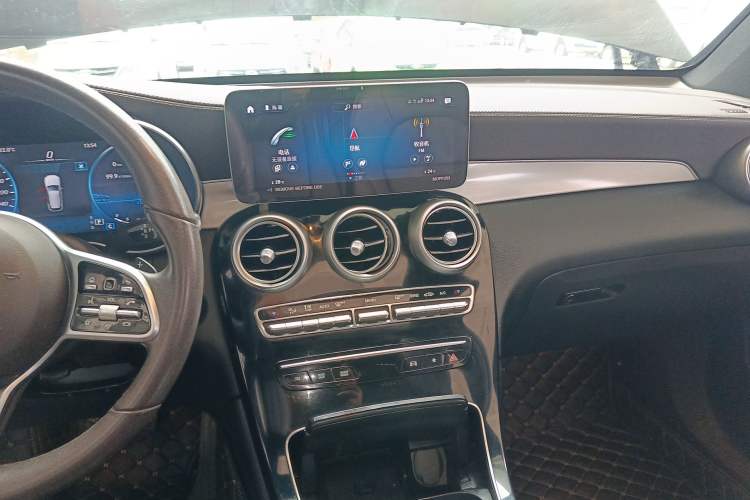 Used Mercedes-Benz GLC 2022 Facelifted GLC 260 L 4MATIC Dynamic Edition Audio And AC Panel