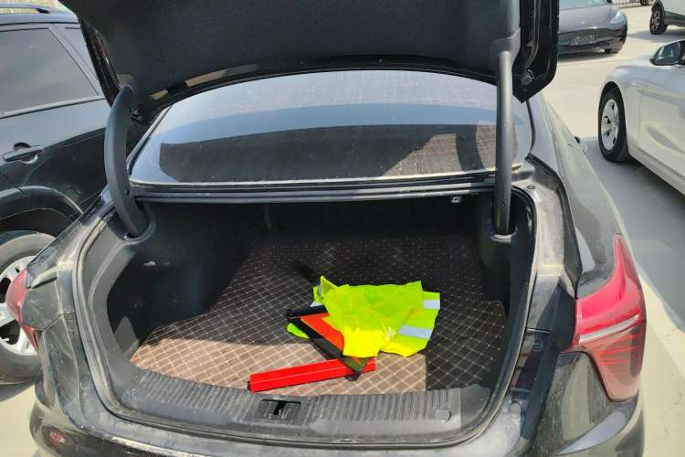 Used Hongqi H5 2024 2.0T Automatic Smart Connect Flagship Edition Trunk